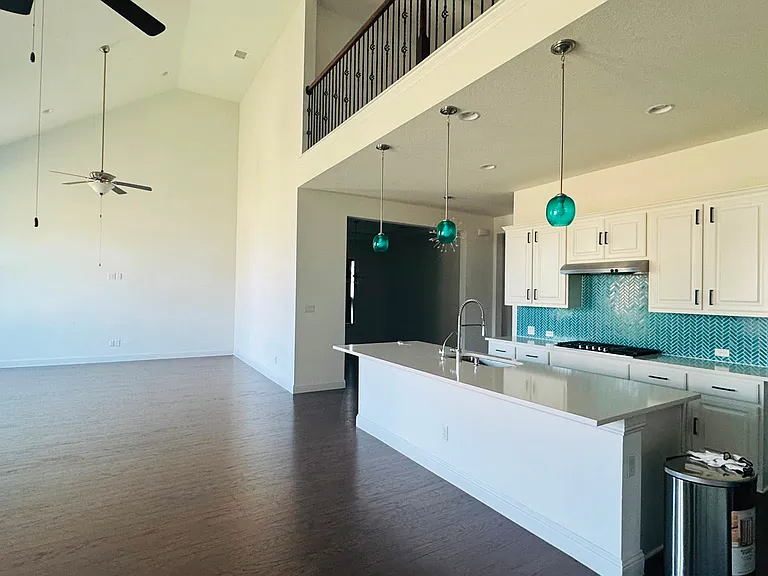 813 Palamos Dr — Photo 8