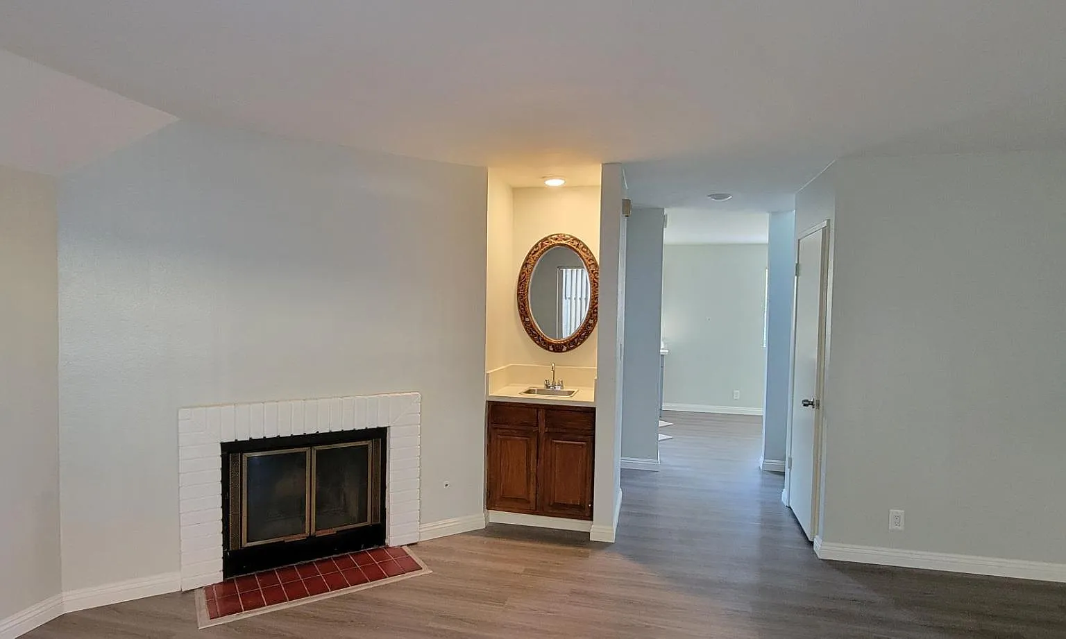 3 bed, 2.5 bath, 1359 sqft, $3,300 — Photo 3