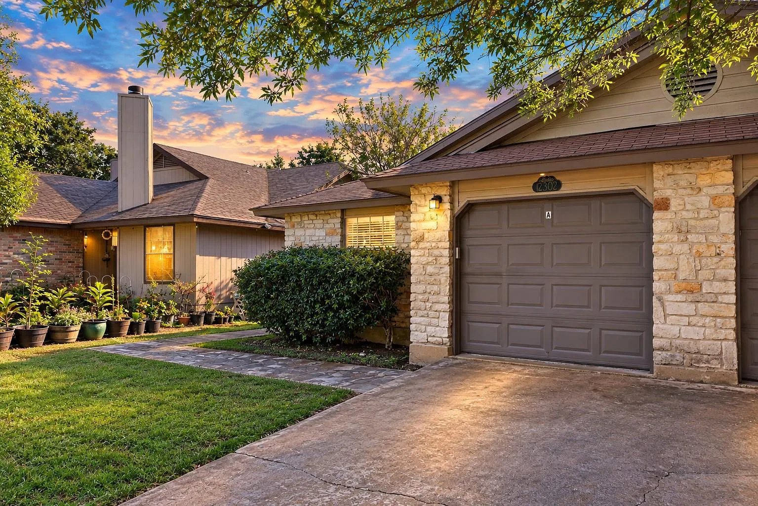 3 bed, 2.0 bath, 1085 sqft, $1,795 — Photo 2