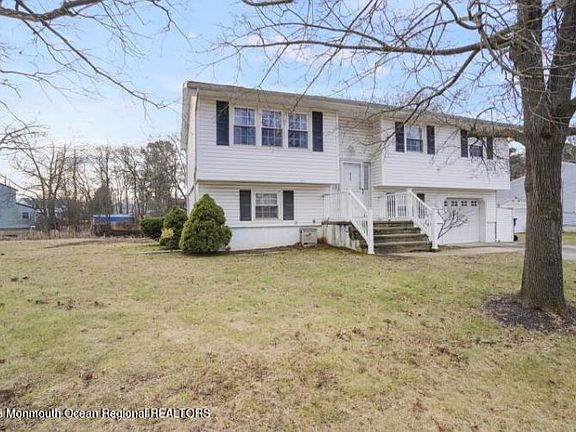 4th image of 430 W Lake Dr
