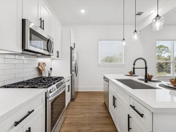 5621 Azores, Houston, TX 77091