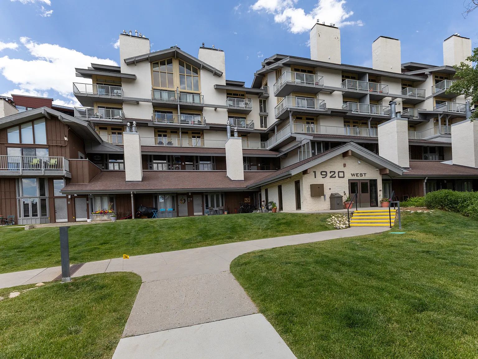 2 bed, 1056 sqft, $3,500 — Photo 2