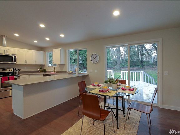 5th image of 715 212th Pl SW