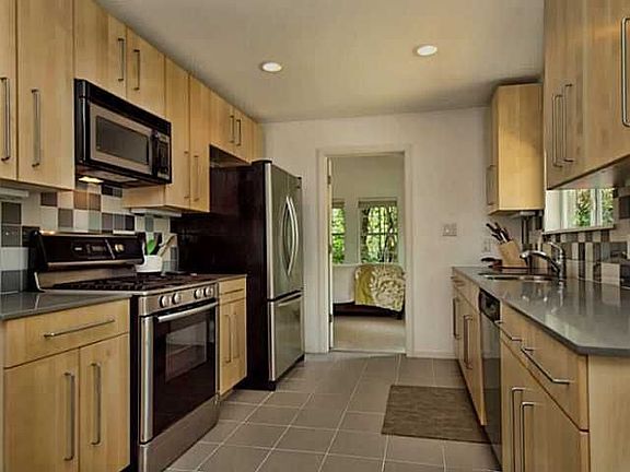 4th image of 2908 Brinwood Ave