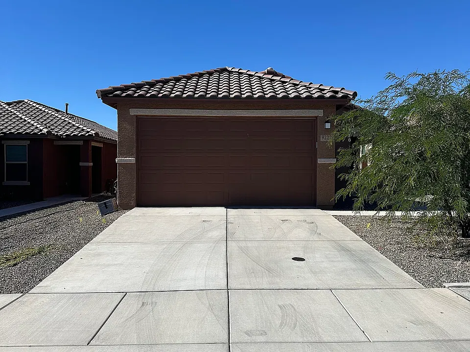 9227 N Peridot Vista Ave