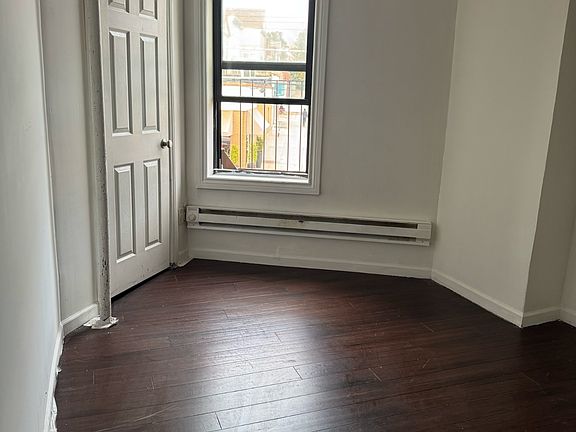 5th image of 979 McLean Ave #2