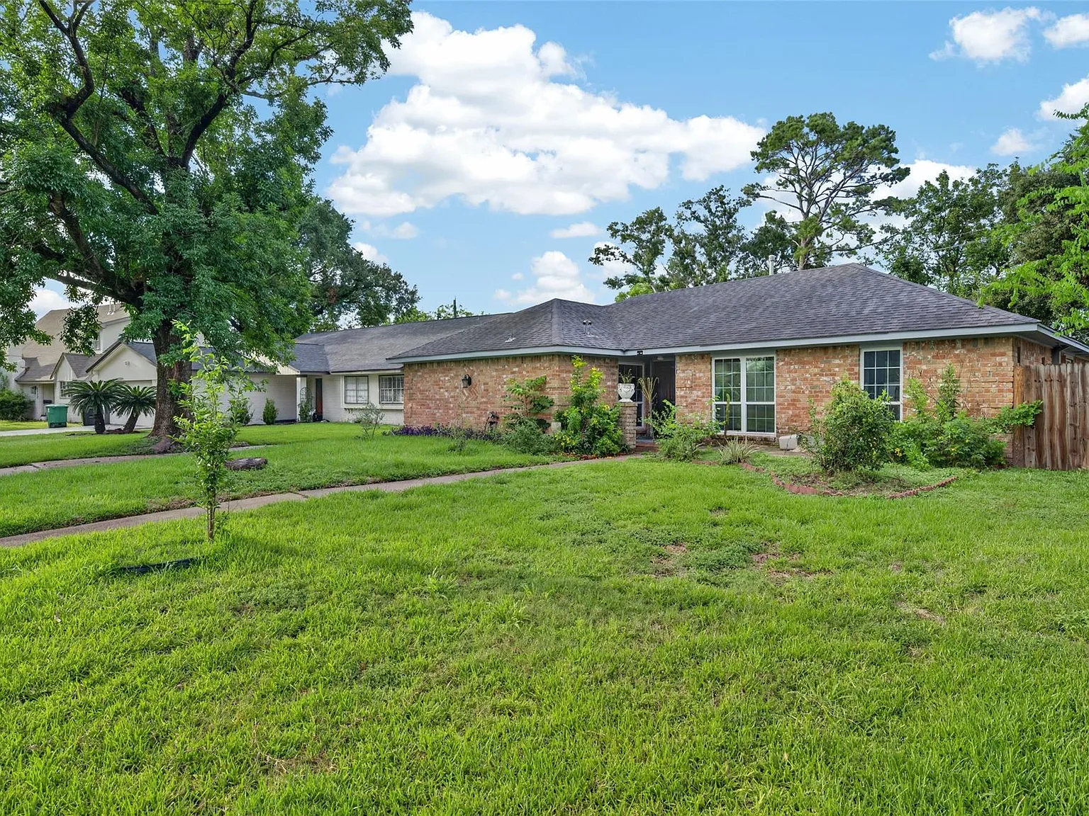 3 bed, 2.0 bath, 2050 sqft, $2,000 — Photo 3