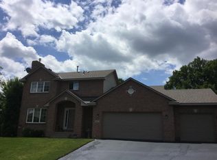 962 Sunny Ridge Dr, Carver, MN 55315