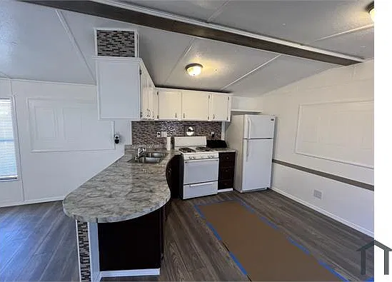 3 bed, $1,875 — Photo 1
