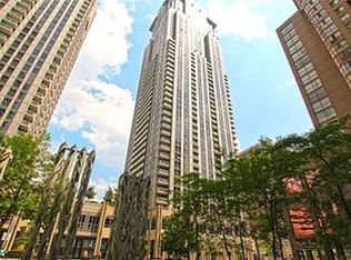 761 Bay St #306, Toronto, ON M5G2R2