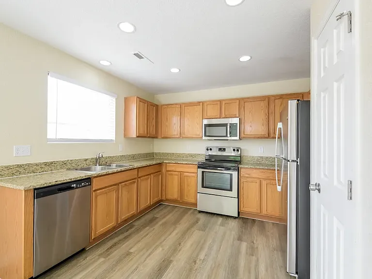 723 Canyon Ln — Photo 7