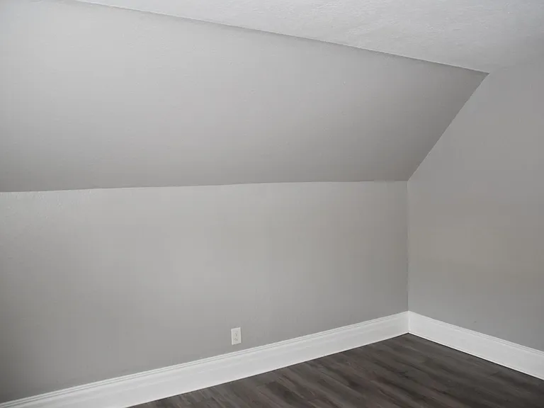 906 S J St — Photo 11