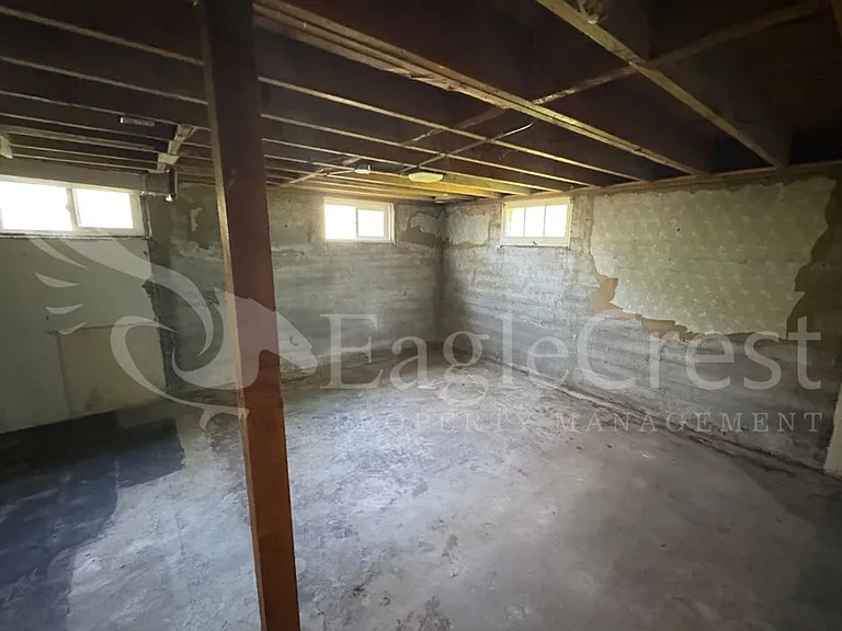 542 E Chestnut St — Photo 45