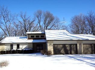 728 Forest Park Dr, Dixon, IL 61021