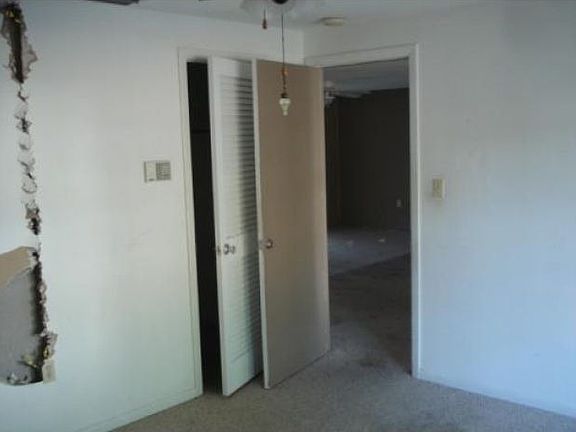 5th image of 1647 Seneca Ave