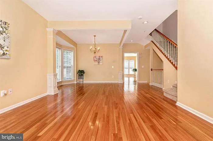 19411 Rayfield Dr — Photo 3