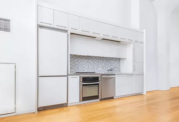 4th image of 27-28 Thomson Ave #247