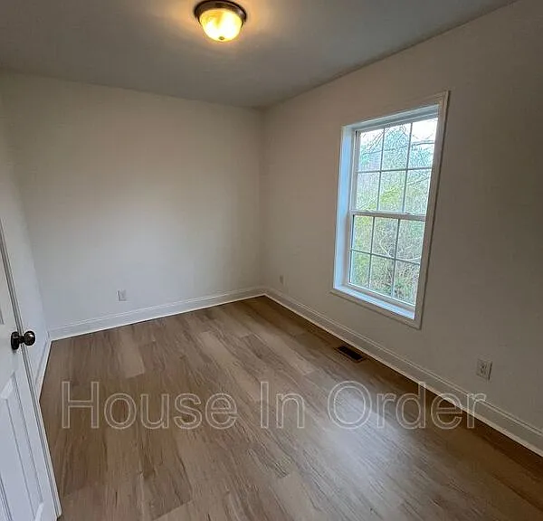 208 Fountain Way — Photo 6