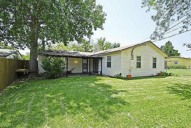 Large Fenced Back yard