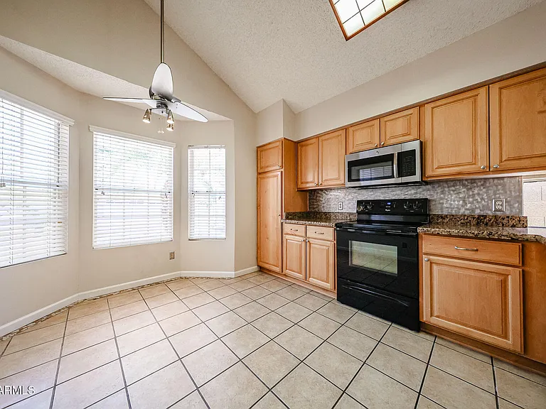 3305 E Wildwood Dr — Photo 10