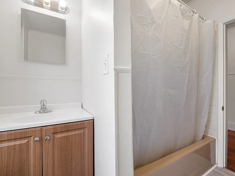 2402 N Van Buren St — Photo 8