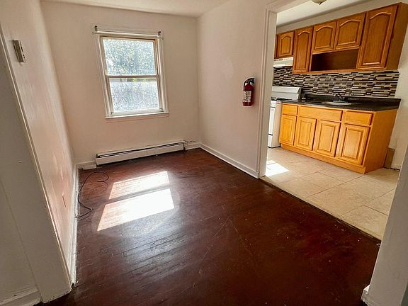 2nd image of 260 Myrtle Ave APT 1
