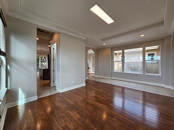 4th image of 1180 Bevinger Dr
