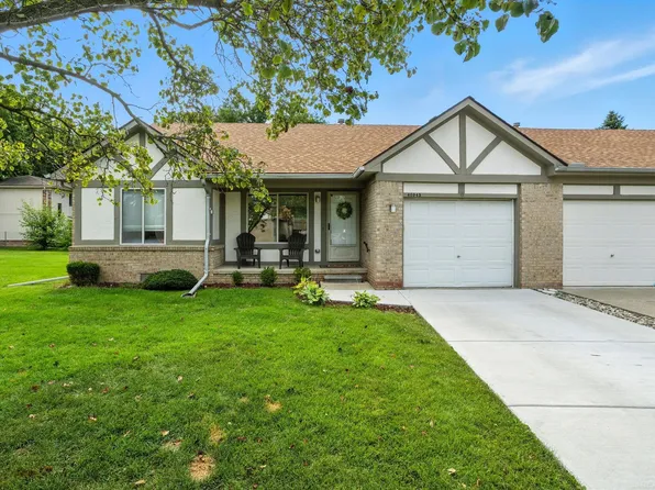 40945 Magnolia Dr W, Clinton Township, MI 48038