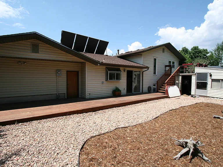 1092 Stanton St — Photo 2