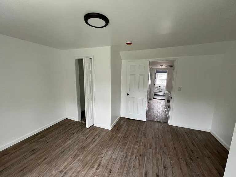 1143 Eynon St — Photo 25