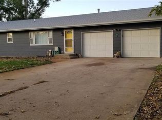 1604 Sunrise Dr, Yankton, SD 57078