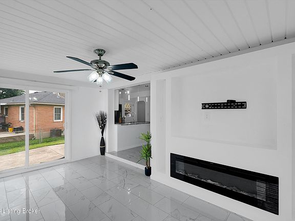 4th image of 8915 Mapleview Dr