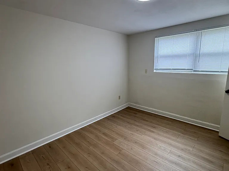 1504 Parkade Blvd #A — Photo 11