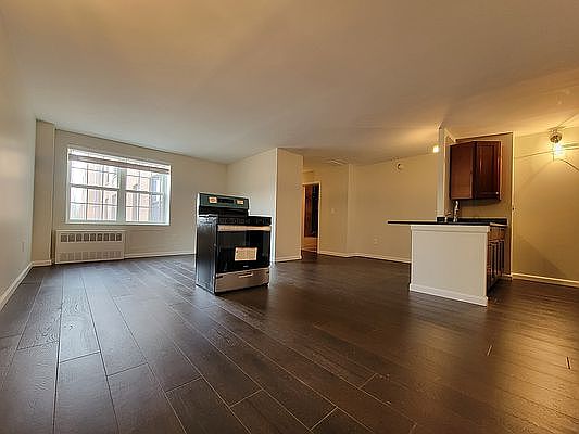 3rd image of 829 Greenwood Ave APT 6T