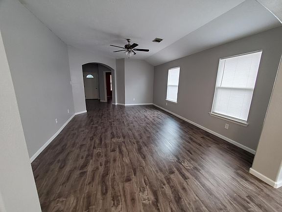 Large livingroom area