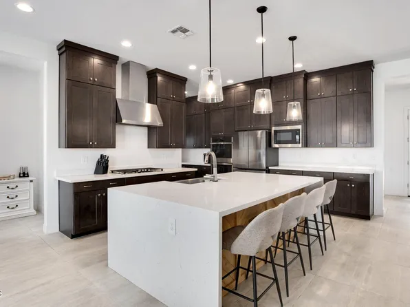 812 E SUMMERSIDE Road, Phoenix, AZ 85042