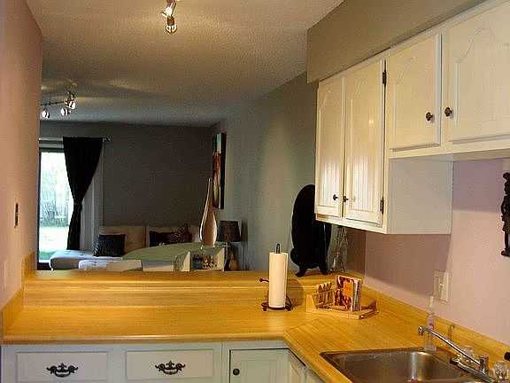 3rd image of 418 Hawaii Ct
