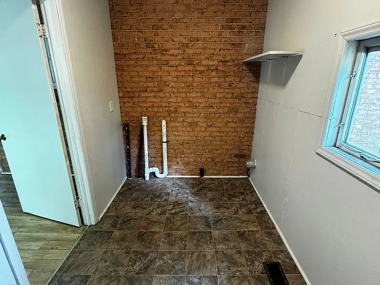 416 Stroud Rd — Photo 25