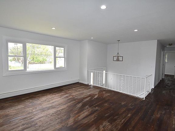 3rd image of 44 Clarke St