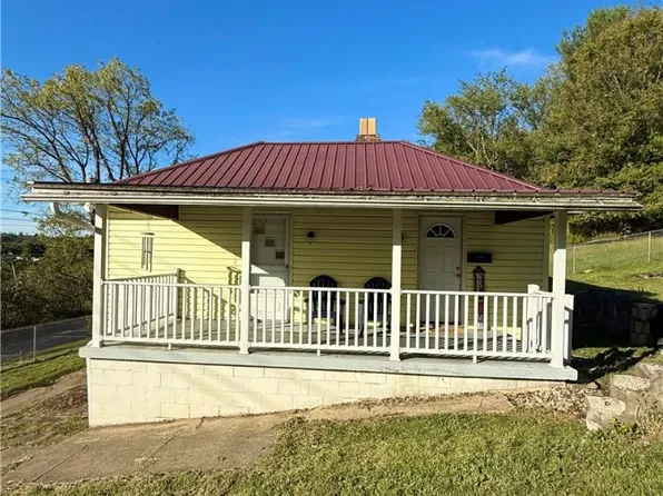 1114 N Jefferson St, Connellsville, PA 15425