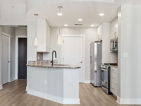 5th image of 222 12th St NE Unit 1404