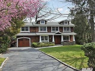 2 Kensington Ct, Garden City, NY 11530