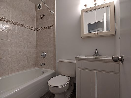 4th image of 210 E 29th St APT 2A