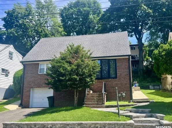 774 Ravenhill Pl, Ridgefield, NJ 07657