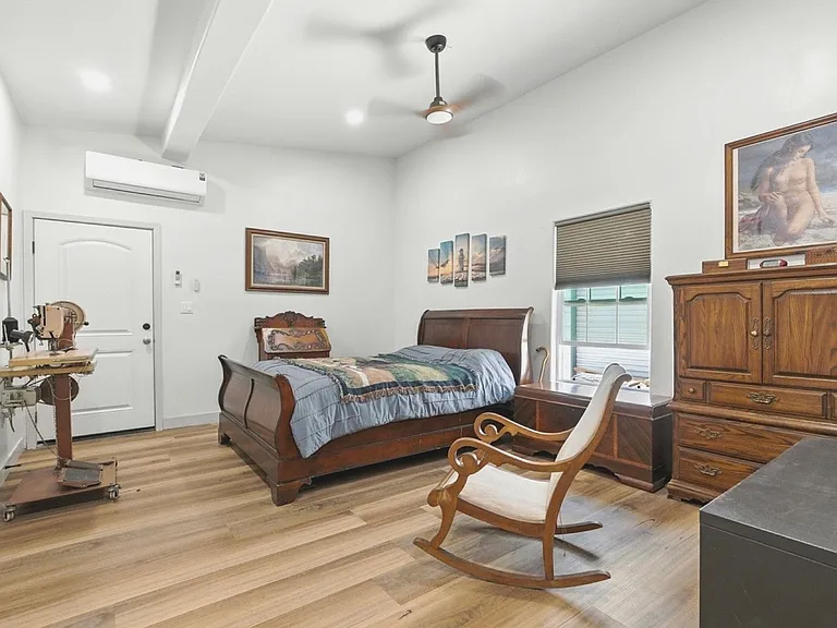 154 Clover St #A — Photo 6