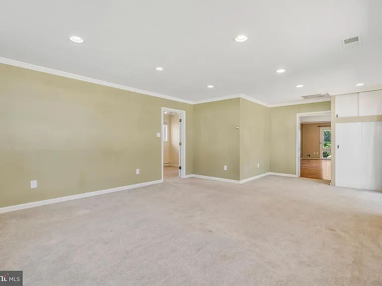 304 Patrick St SW — Photo 16