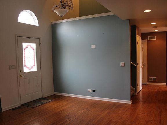 4th image of 611 Lake Breeze Ct