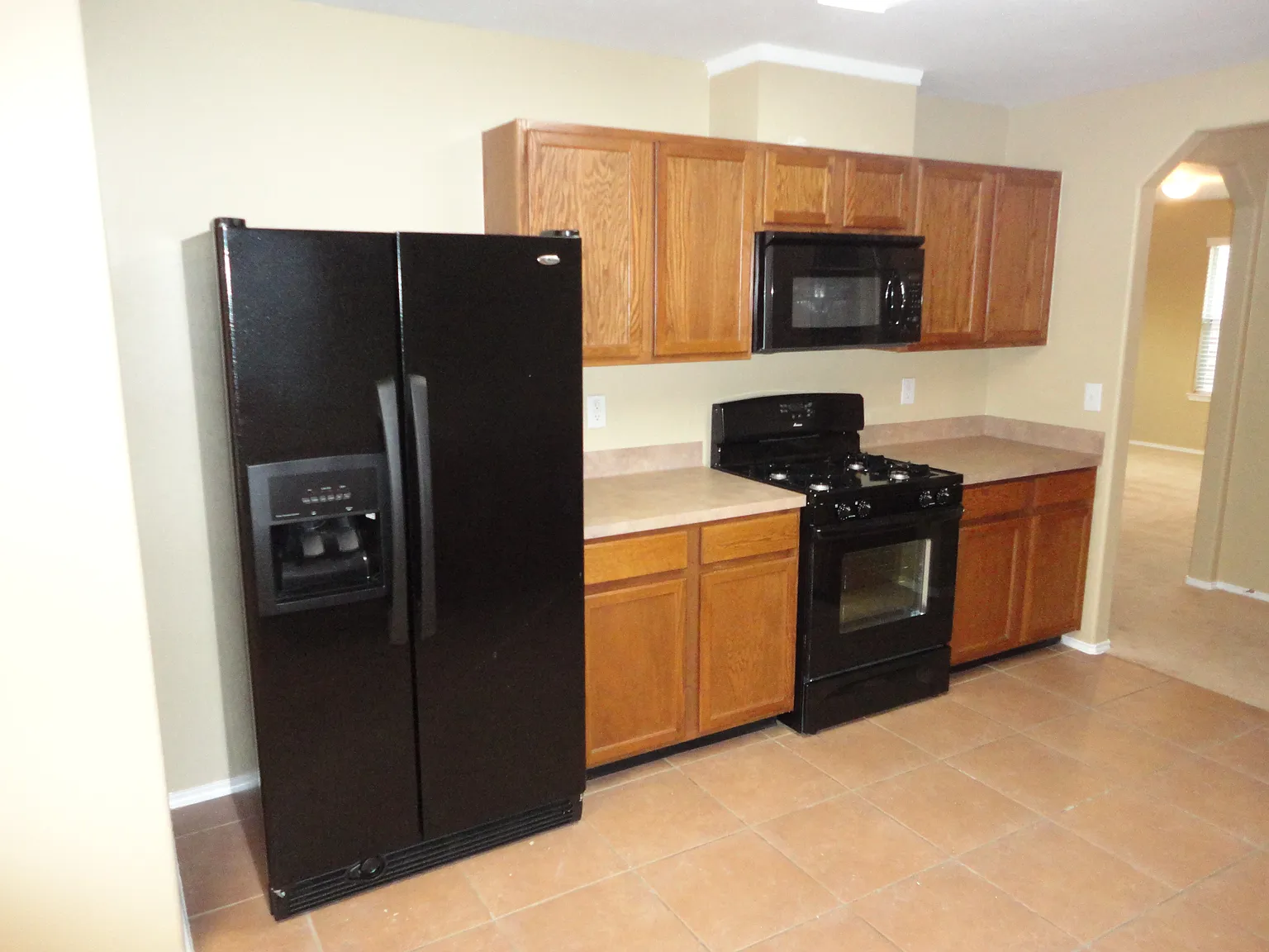 3 bed, 2.0 bath, 2724 sqft, $2,280 — Photo 2