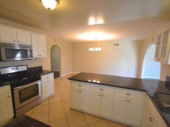 4th image of 313 E Bradenhall Dr