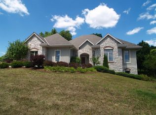 N52W21606 Taylors Woods Dr, Village Of Menomonee Falls, WI 53051